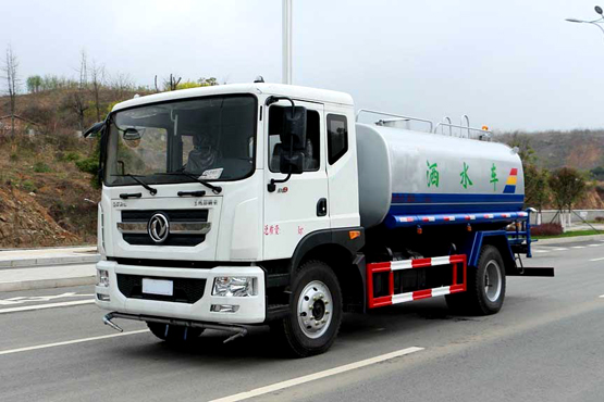 怎樣排除灑水車柴油機過早、過遲的噴油現(xiàn)象？